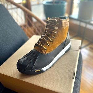 Huckberry All-Weather Duckboot - Vibram Tan/Black - New in Box